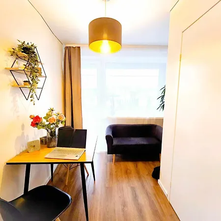 Cofy Rentals - Near-Centrally Located, Quiet District, Air-Conditioning, Free Parking, 24-7 Express Check-In-Out, Close To Nature, Everything You Need For Living! Tartu Room photo