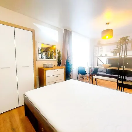 Cofy Rentals - Near-Centrally Located, Quiet District, Air-Conditioning, Free Parking, 24-7 Express Check-In-Out, Close To Nature, Everything You Need For Living! Tartu Room photo