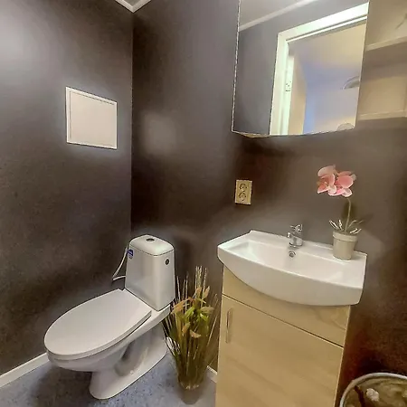 Cofy Rentals - Near-Centrally Located, Quiet District, Air-Conditioning, Free Parking, 24-7 Express Check-In-Out, Close To Nature, Everything You Need For Living! Tartu Room photo