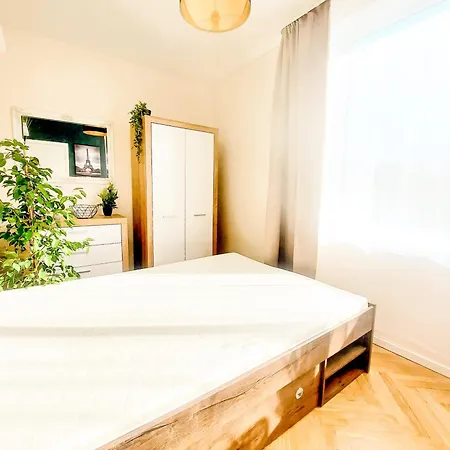 Cofy Rentals - Near-Centrally Located, Quiet District, Air-Conditioning, Free Parking, 24-7 Express Check-In-Out, Close To Nature, Everything You Need For Living! Tartu Room photo