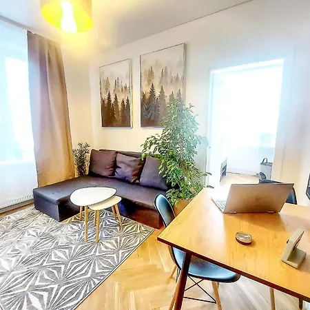 Cofy Rentals - Near-Centrally Located, Quiet District, Air-Conditioning, Free Parking, 24-7 Express Check-In-Out, Close To Nature, Everything You Need For Living! Tartu Room photo