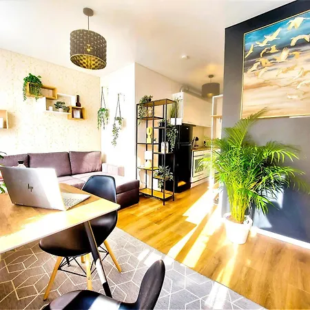 Cofy Rentals - Near-Centrally Located, Quiet District, Air-Conditioning, Free Parking, 24-7 Express Check-In-Out, Close To Nature, Everything You Need For Living! Tartu Room photo