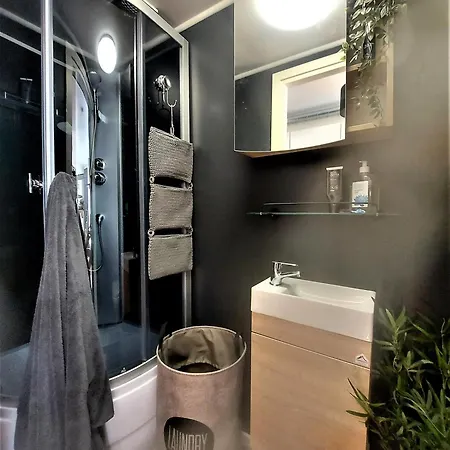 Cofy Rentals - Near-Centrally Located, Quiet District, Air-Conditioning, Free Parking, 24-7 Express Check-In-Out, Close To Nature, Everything You Need For Living! Tartu Room photo
