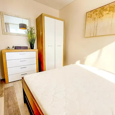 Cofy Rentals - Near-Centrally Located, Quiet District, Air-Conditioning, Free Parking, 24-7 Express Check-In-Out, Close To Nature, Everything You Need For Living! Tartu Room photo