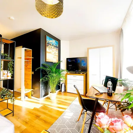 Cofy Rentals - Near-Centrally Located, Quiet District, Air-Conditioning, Free Parking, 24-7 Express Check-In-Out, Close To Nature, Everything You Need For Living! Tartu Room photo