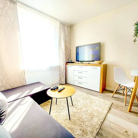 Cofy Rentals - Near-Centrally Located, Quiet District, Air-Conditioning, Free Parking, 24-7 Express Check-In-Out, Close To Nature, Everything You Need For Living! Tartu Room photo