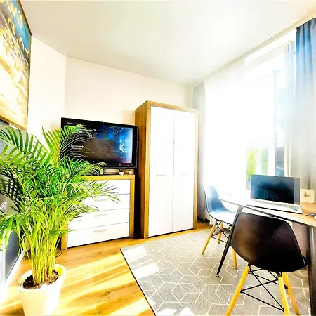 Cofy Rentals - Near-Centrally Located, Quiet District, Air-Conditioning, Free Parking, 24-7 Express Check-In-Out, Close To Nature, Everything You Need For Living! Tartu Room photo