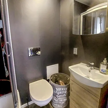 Cofy Rentals - Near-Centrally Located, Quiet District, Air-Conditioning, Free Parking, 24-7 Express Check-In-Out, Close To Nature, Everything You Need For Living! Tartu Room photo