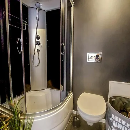 Cofy Rentals - Near-Centrally Located, Quiet District, Air-Conditioning, Free Parking, 24-7 Express Check-In-Out, Close To Nature, Everything You Need For Living! Tartu Room photo