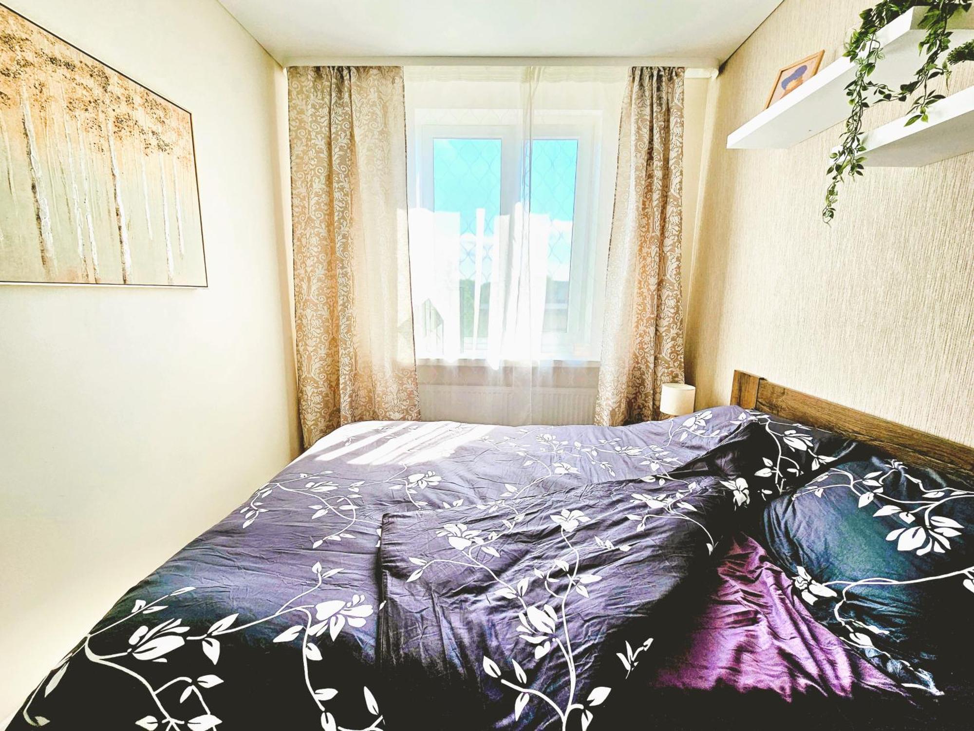 Cofy - Near-centrally Located, Quiet District, Air-conditioning, Free Parking, 24-7 Express Check-in-out, Close To Nature, Everything Need For Living!