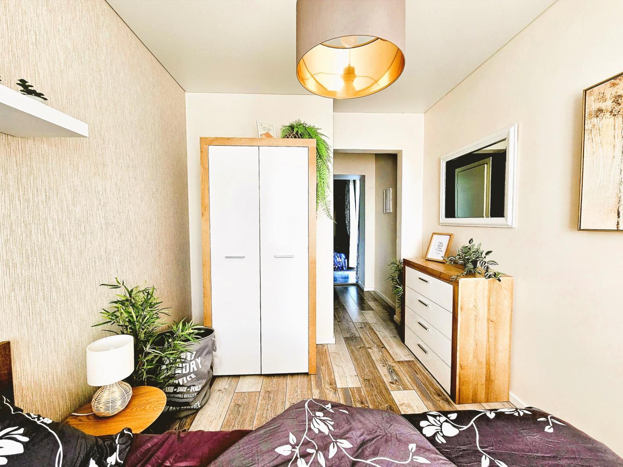 Cofy - Near-centrally Located, Quiet District, Air-conditioning, Free Parking, 24-7 Express Check-in-out, Close To Nature, Everything Need For Living! *