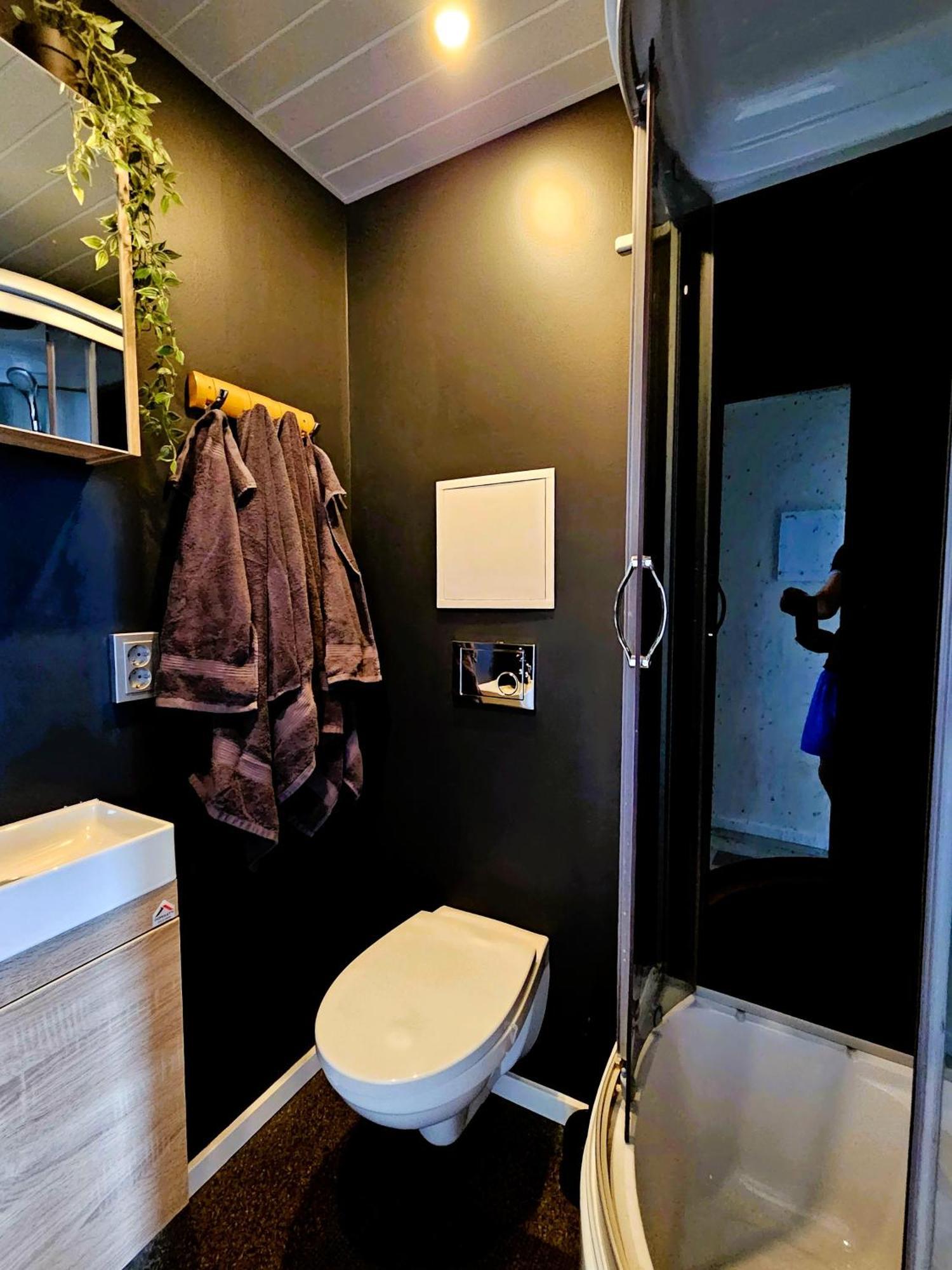 Cofy - Near-centrally Located, Quiet District, Air-conditioning, Free Parking, 24-7 Express Check-in-out, Close To Nature, Everything Need For Living! Apartment Tartu