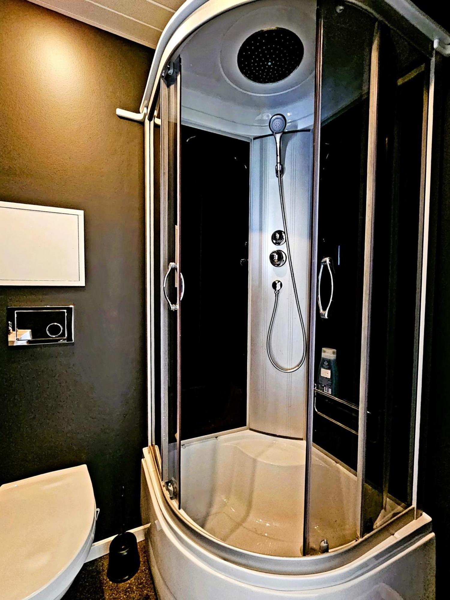 Cofy - Near-centrally Located, Quiet District, Air-conditioning, Free Parking, 24-7 Express Check-in-out, Close To Nature, Everything Need For Living! * Tartu