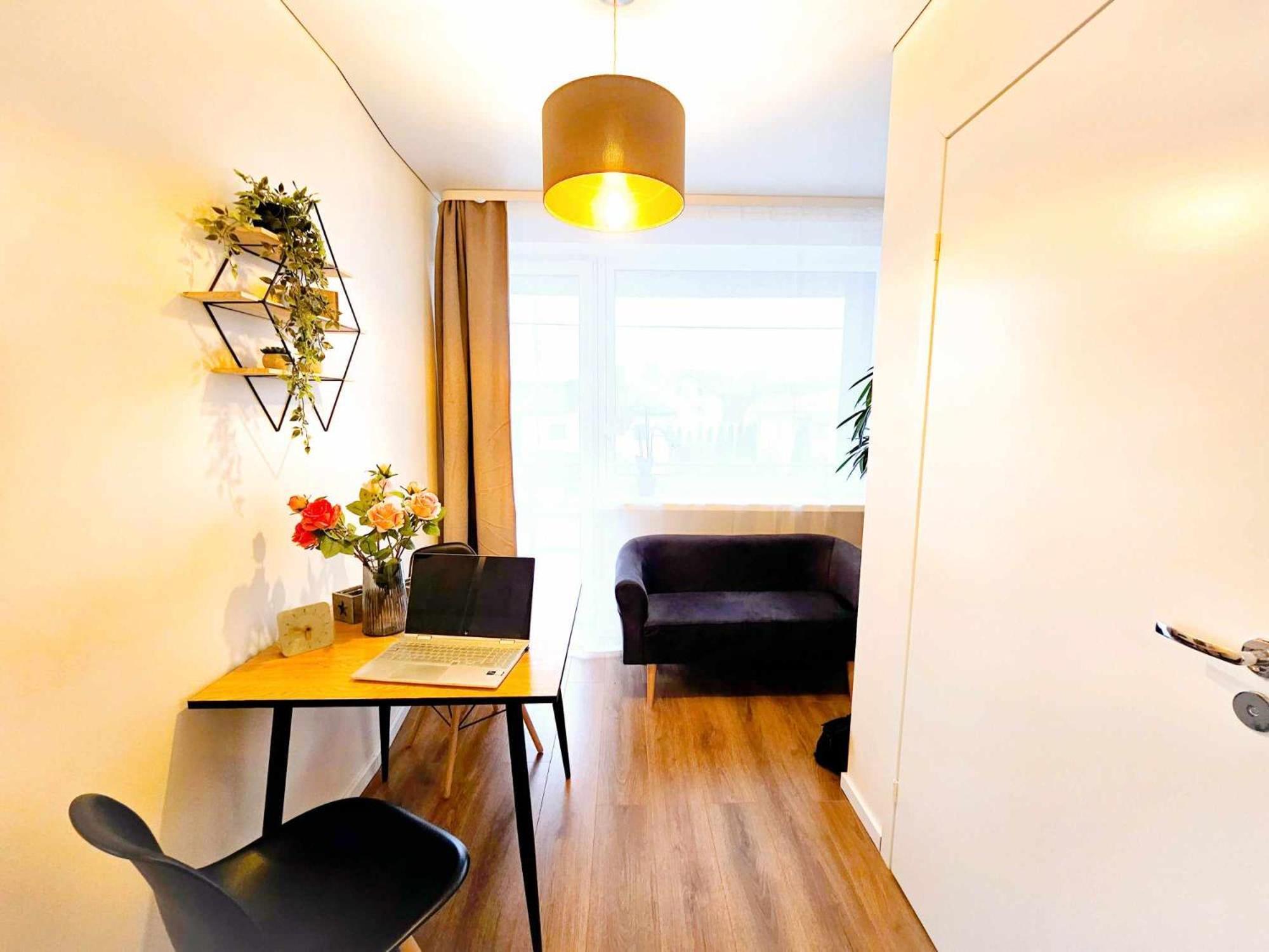 Apartament Cofy - Near-centrally Located, Quiet District, Air-conditioning, Free Parking, 24-7 Express Check-in-out, Close To Nature, Everything Need For Living!