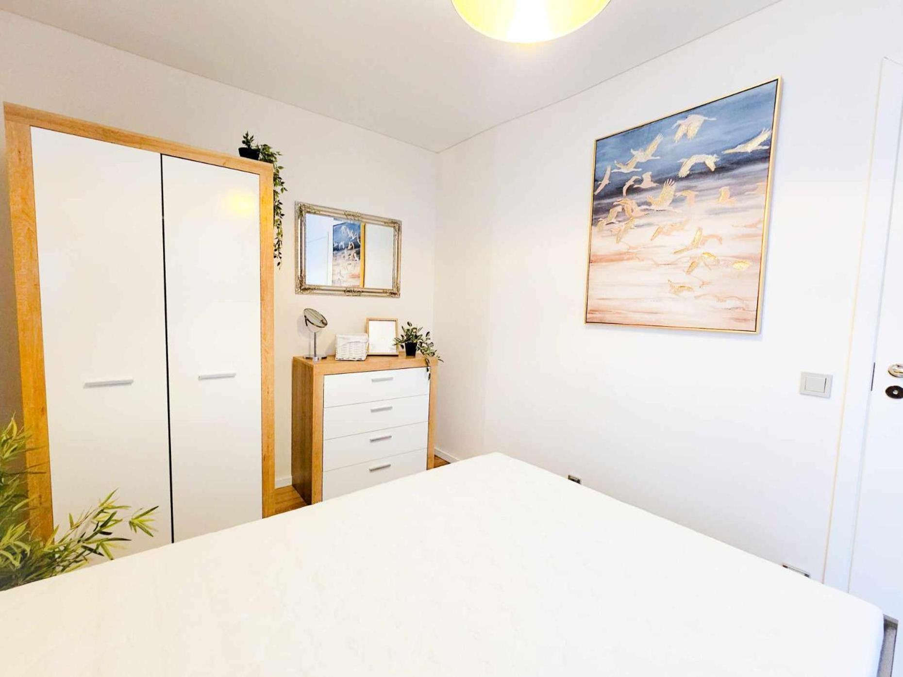 Cofy - Near-centrally Located, Quiet District, Air-conditioning, Free Parking, 24-7 Express Check-in-out, Close To Nature, Everything Need For Living! *
