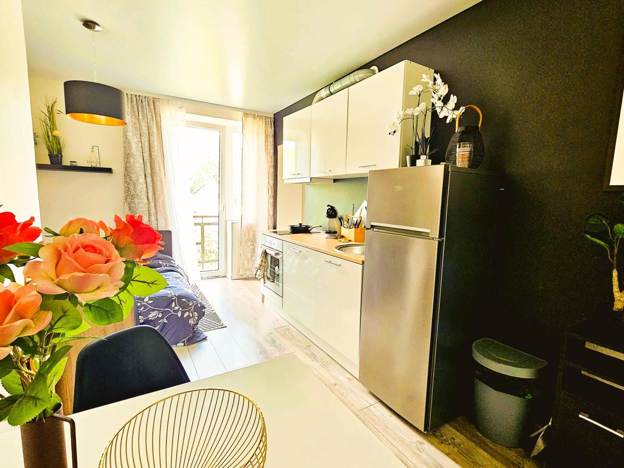 Apartment Cofy - Near-centrally Located, Quiet District, Air-conditioning, Free Parking, 24-7 Express Check-in-out, Close To Nature, Everything Need For Living! *