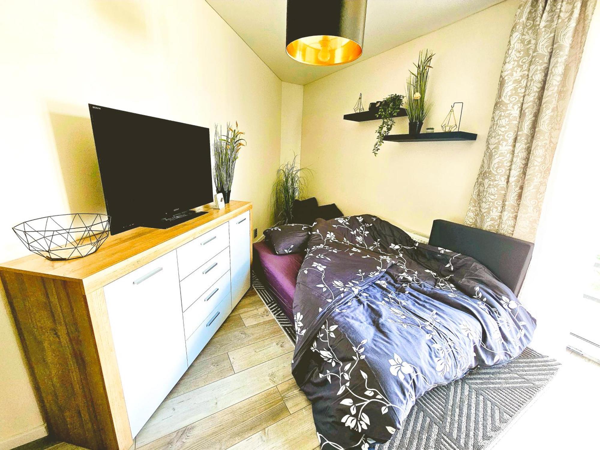 Cofy - Near-centrally Located, Quiet District, Air-conditioning, Free Parking, 24-7 Express Check-in-out, Close To Nature, Everything Need For Living!