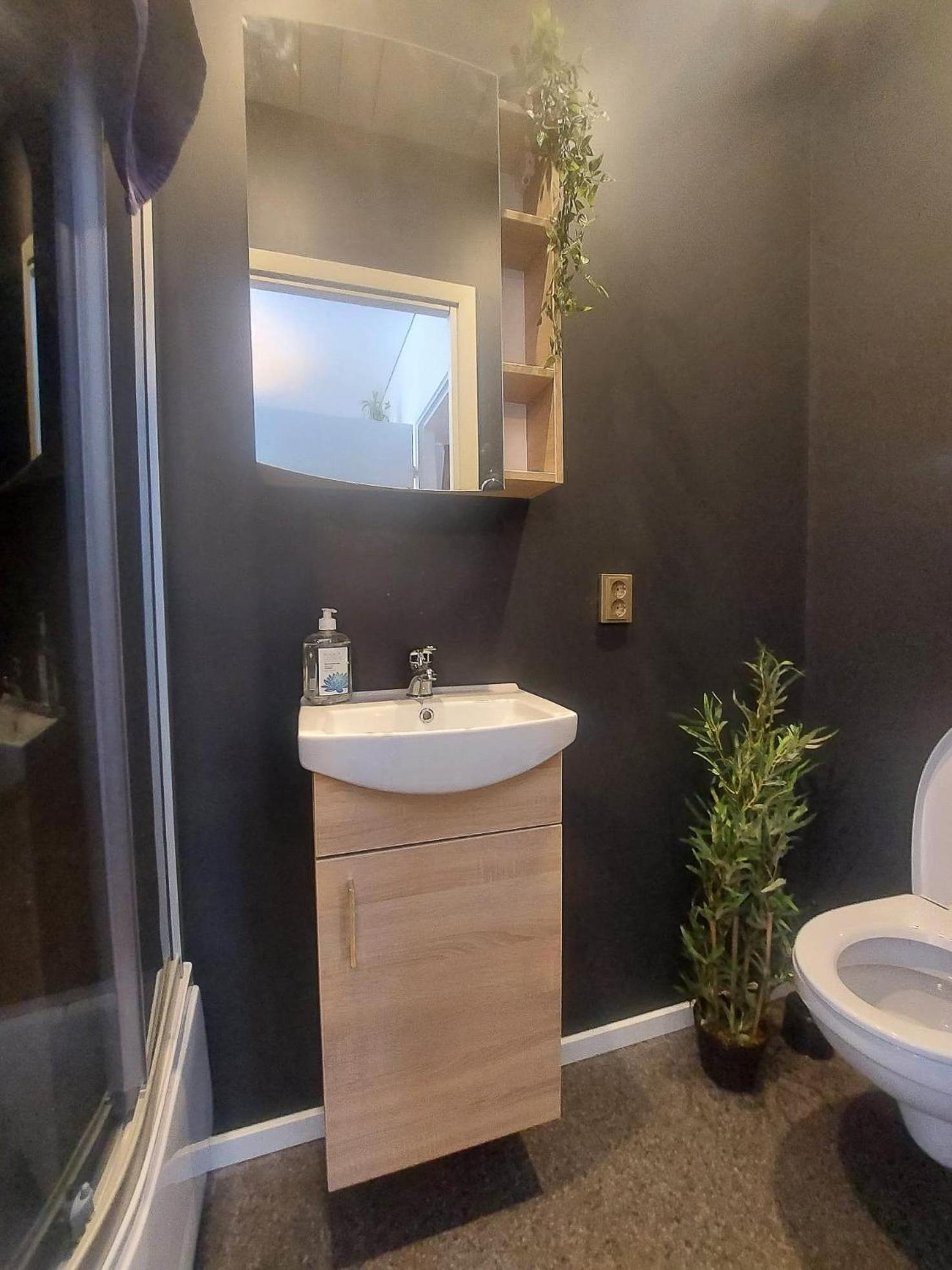 Cofy - Near-centrally Located, Quiet District, Air-conditioning, Free Parking, 24-7 Express Check-in-out, Close To Nature, Everything Need For Living! *