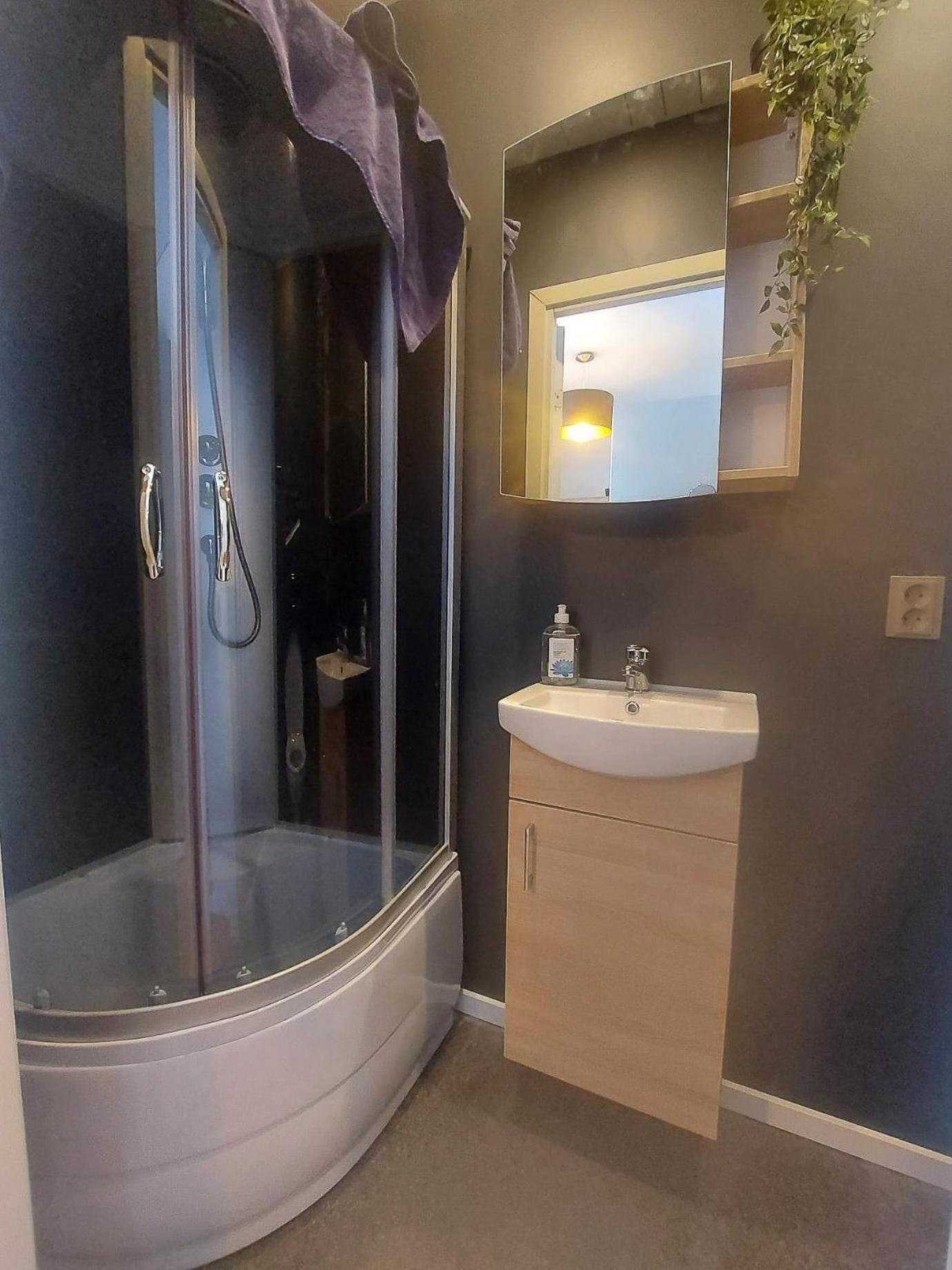 Cofy - Near-centrally Located, Quiet District, Air-conditioning, Free Parking, 24-7 Express Check-in-out, Close To Nature, Everything Need For Living! Tartu