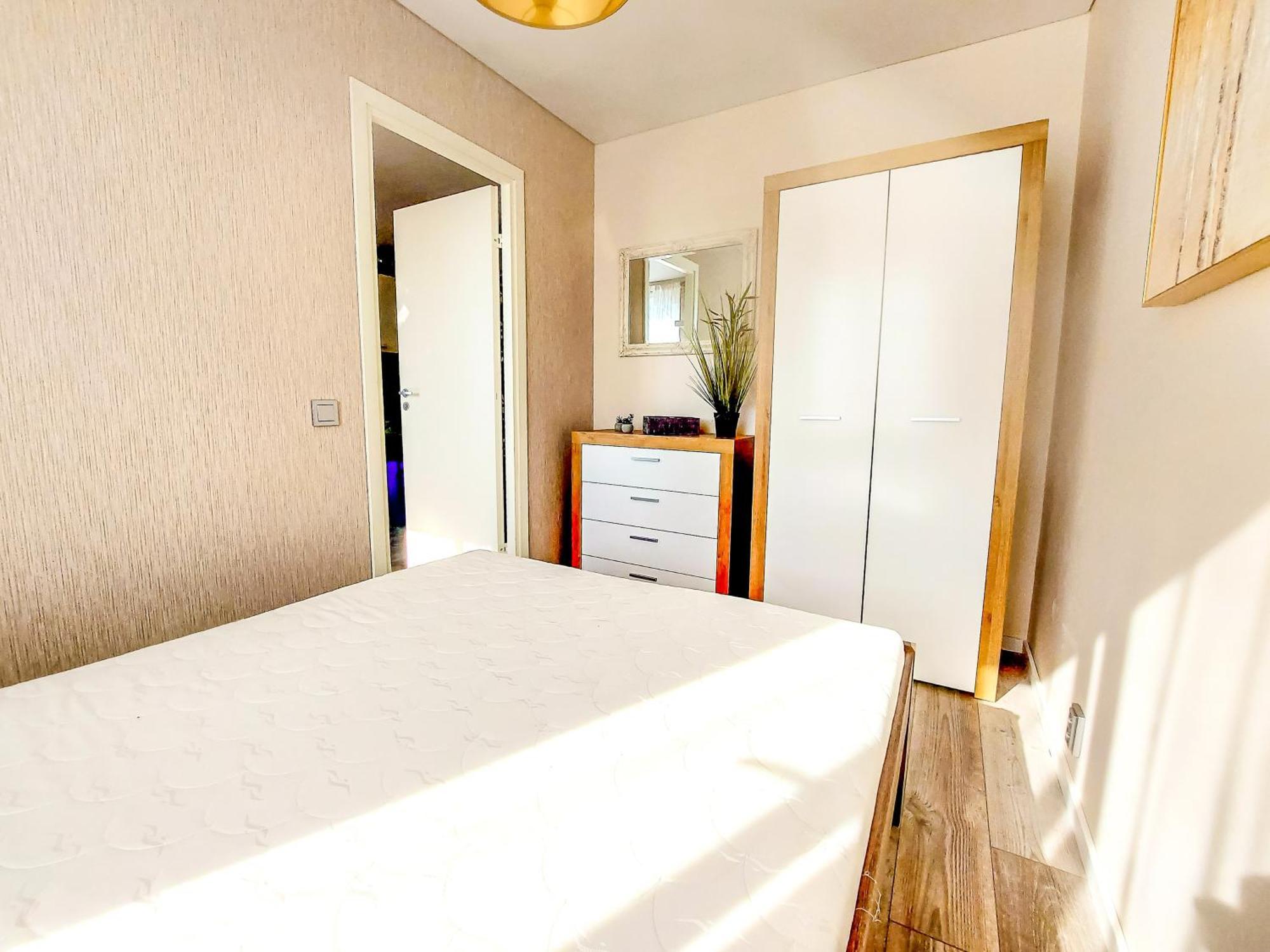 Apartment Cofy - Near-centrally Located, Quiet District, Air-conditioning, Free Parking, 24-7 Express Check-in-out, Close To Nature, Everything Need For Living! *