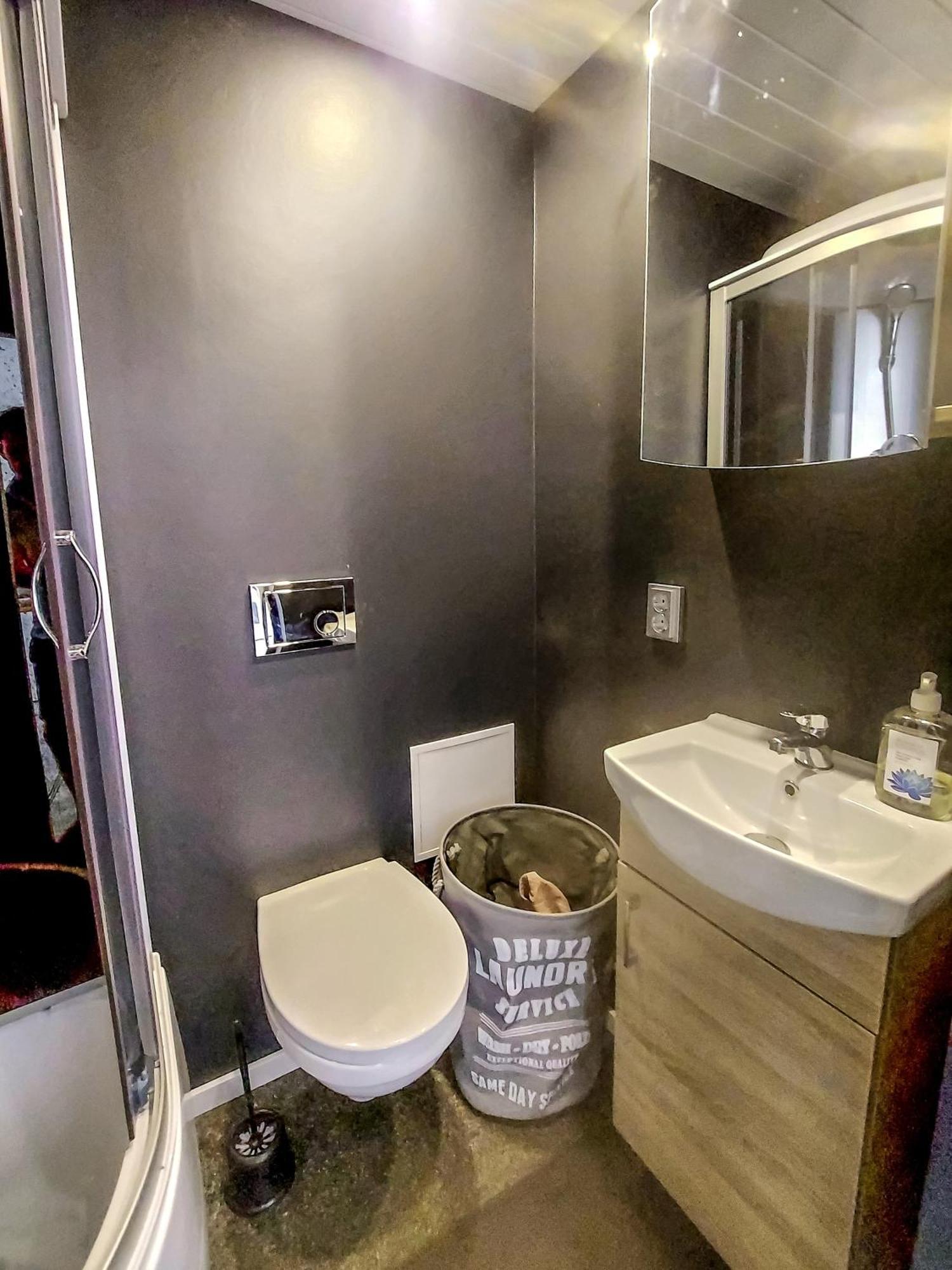 Cofy - Near-centrally Located, Quiet District, Air-conditioning, Free Parking, 24-7 Express Check-in-out, Close To Nature, Everything Need For Living! * Tartu