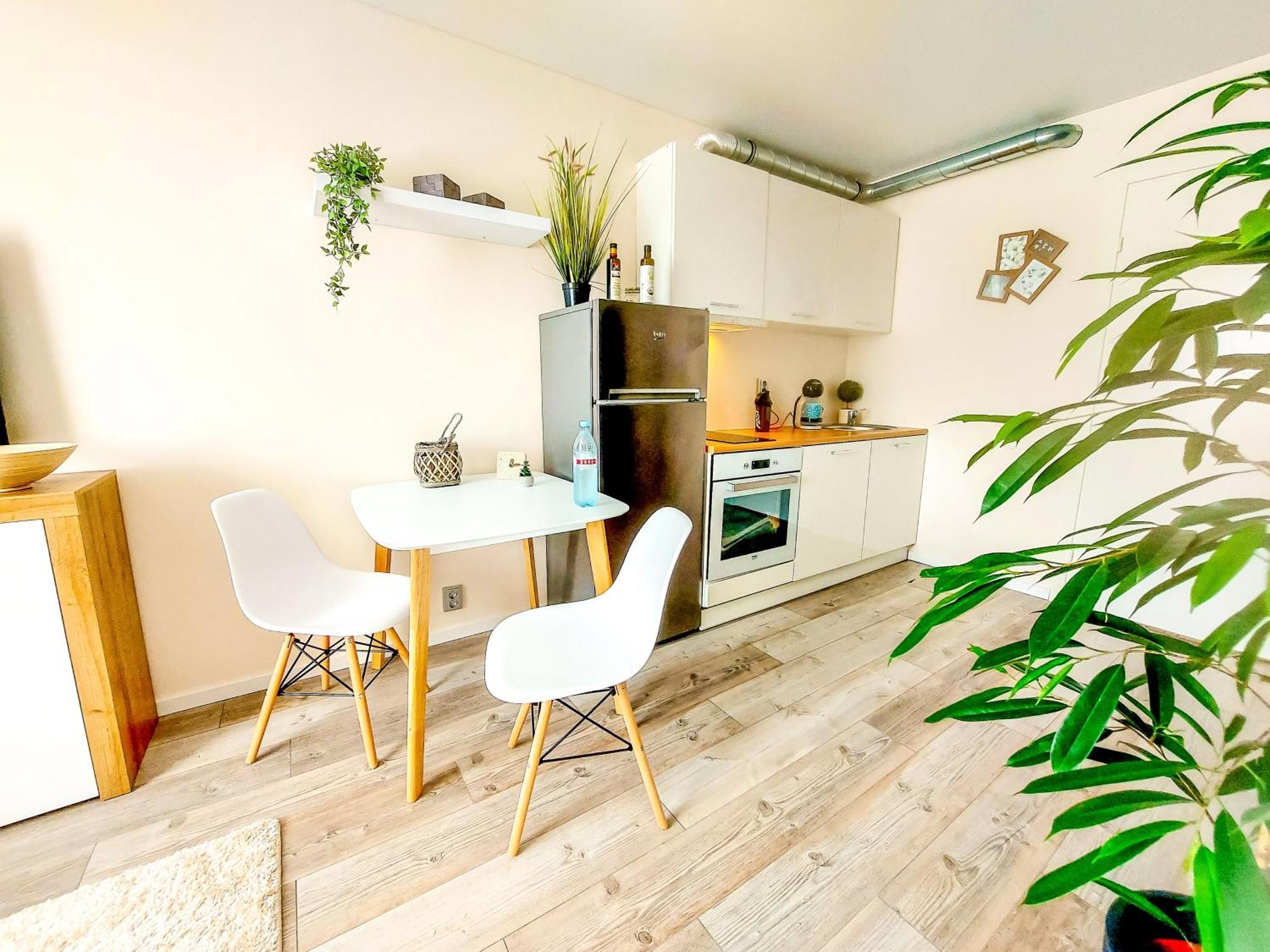 Cofy - Near-centrally Located, Quiet District, Air-conditioning, Free Parking, 24-7 Express Check-in-out, Close To Nature, Everything Need For Living!