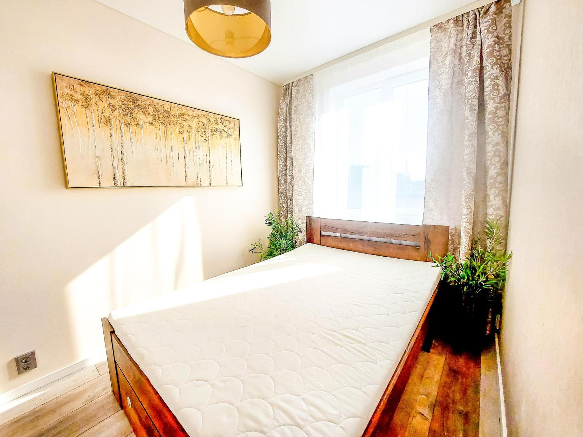 Cofy - Near-centrally Located, Quiet District, Air-conditioning, Free Parking, 24-7 Express Check-in-out, Close To Nature, Everything Need For Living! Apartment