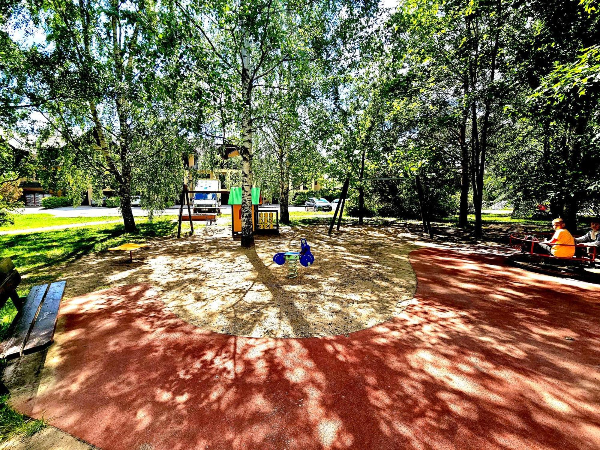 Apartment Cofy - Near-centrally Located, Quiet District, Air-conditioning, Free Parking, 24-7 Express Check-in-out, Close To Nature, Everything Need For Living!