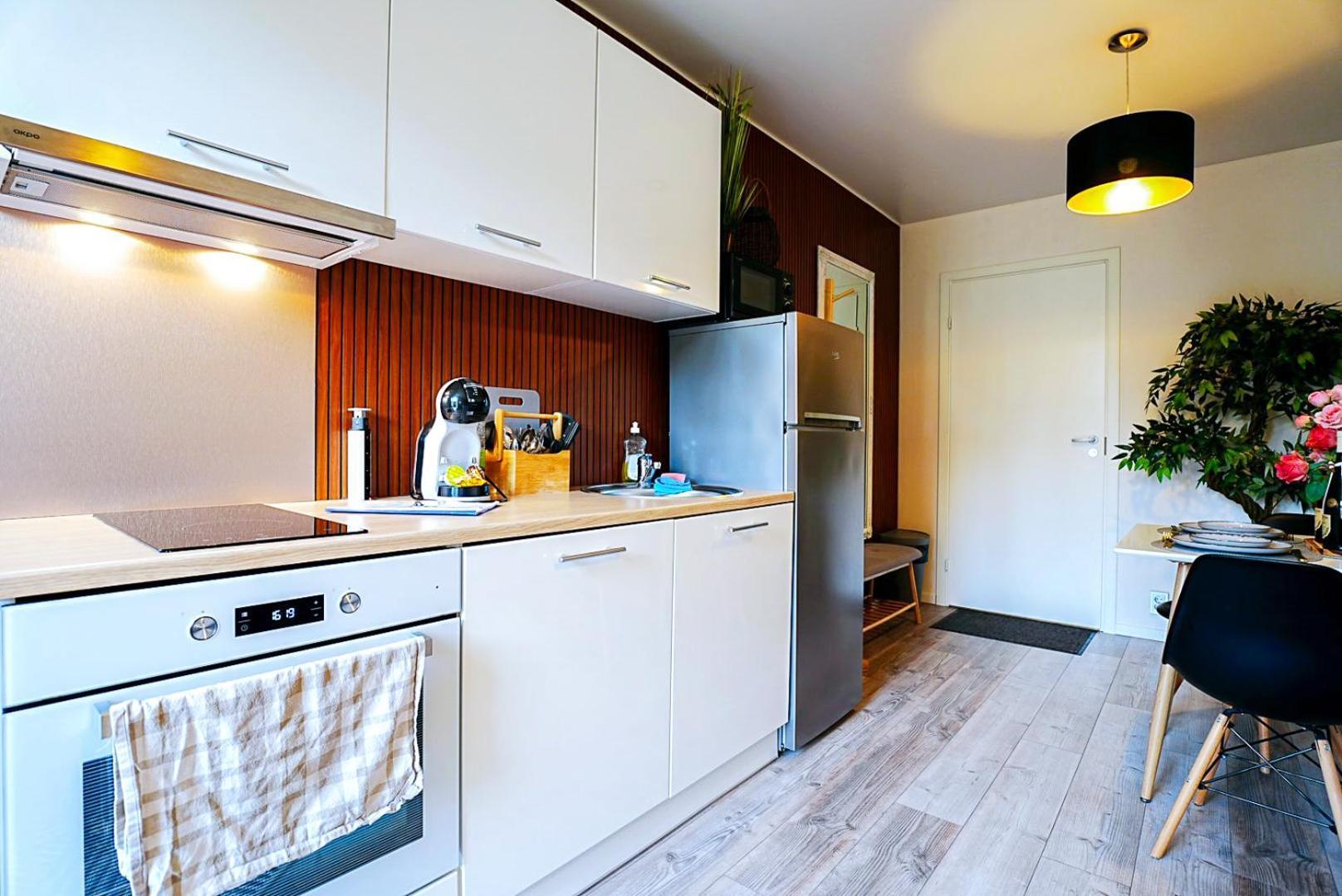 Apartament Cofy - Near-centrally Located, Quiet District, Air-conditioning, Free Parking, 24-7 Express Check-in-out, Close To Nature, Everything Need For Living! *