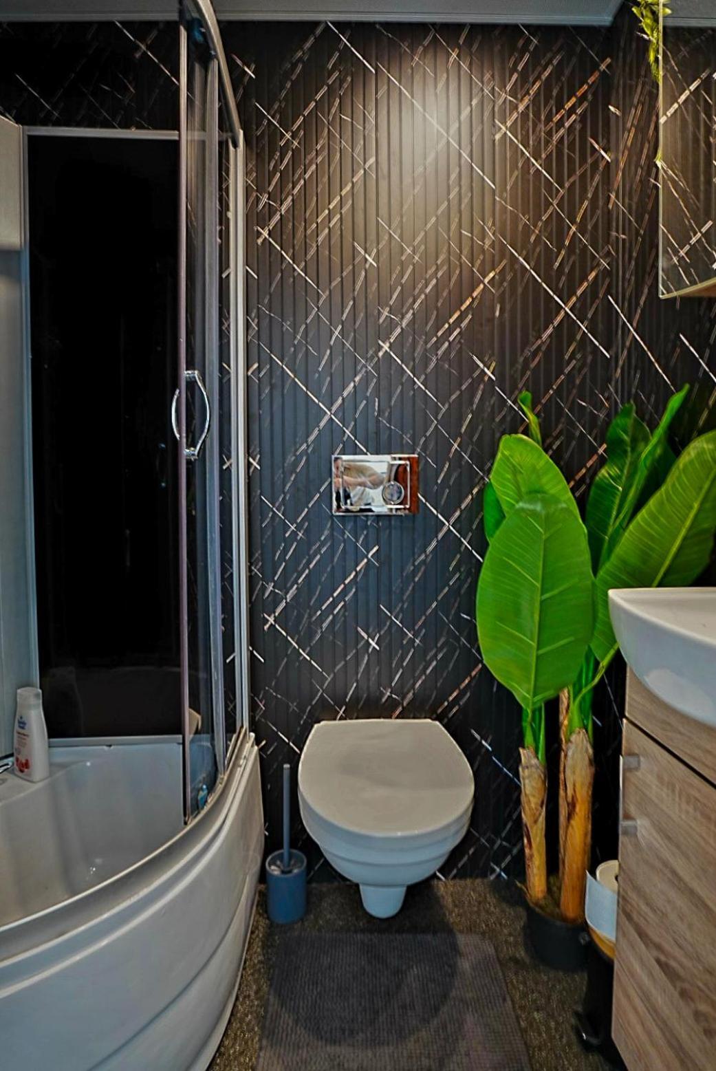 Cofy - Near-centrally Located, Quiet District, Air-conditioning, Free Parking, 24-7 Express Check-in-out, Close To Nature, Everything Need For Living! Apartament