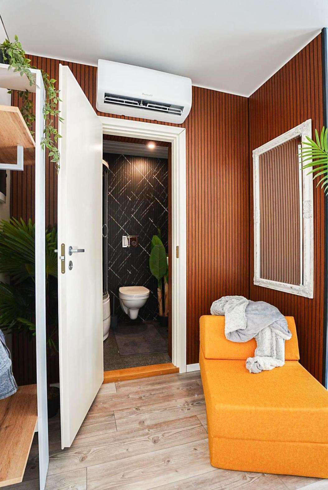Apartament Cofy - Near-centrally Located, Quiet District, Air-conditioning, Free Parking, 24-7 Express Check-in-out, Close To Nature, Everything Need For Living! *